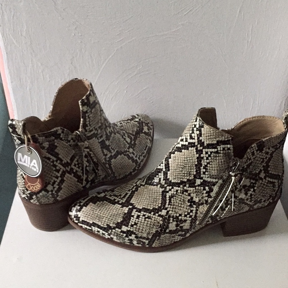 MIA Leather Snake Pattern Bootie Size 10 New